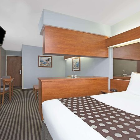 Microtel Inn & Suites By Wyndham Garland/Dallas Екстериор снимка