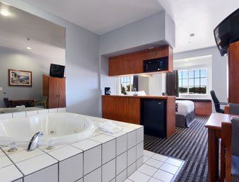 Microtel Inn & Suites By Wyndham Garland/Dallas Екстериор снимка